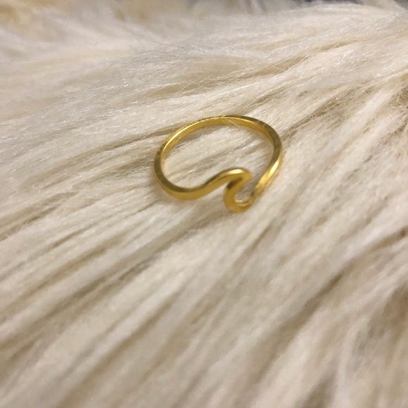 Boho ‘catch a wave’ gold surfer ring - Picture 3 of 8